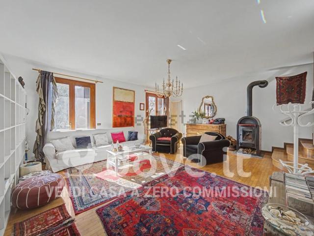 Case e ville in vendita di 348 m² in Via Eugenio Montale, 8