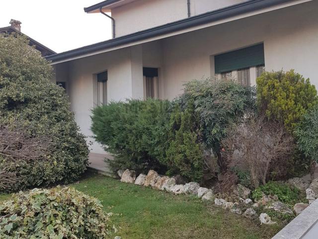 Case e ville in vendita di 348 m² in Via Novella
