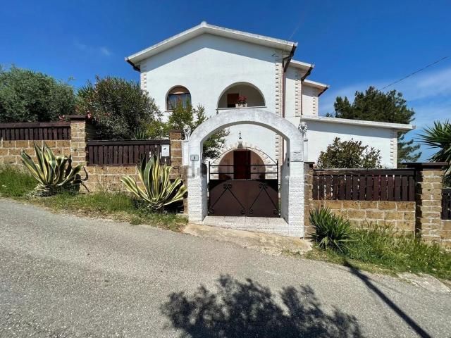 Case e ville in vendita di 349 m²