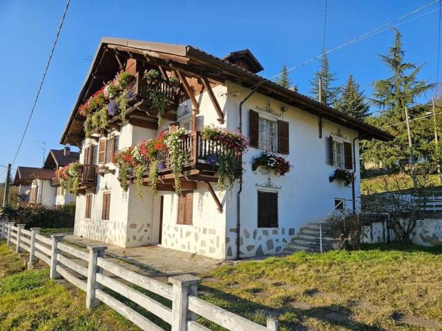 Case e ville in vendita di 349 m² in Via Nurisio