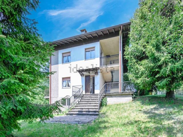 Case e ville in vendita di 349 m² in Via Salmeggia