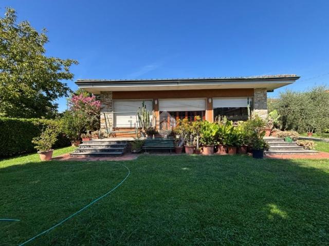 Case e ville in vendita di 349 m² in Via Pisana