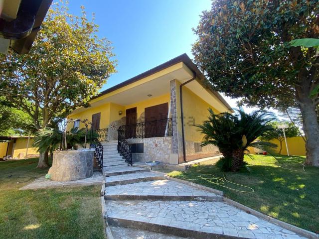 Case e ville in vendita di 349 m² in Via Randa