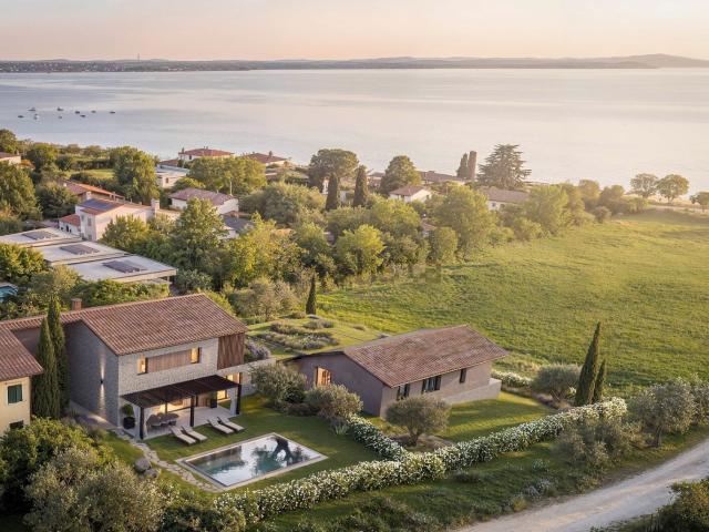 Case e ville in vendita di 349 m² in Via Riare, 38