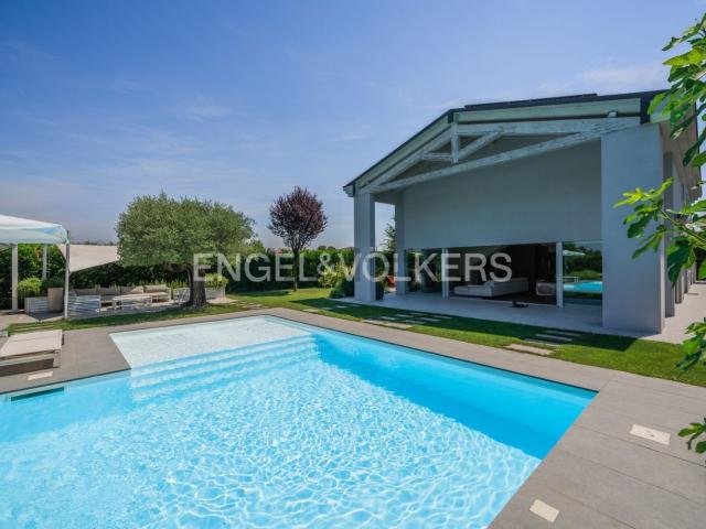 Case e ville in vendita di 349 m² in Via Vittorio Veneto