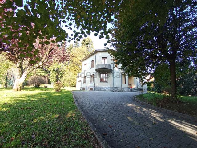 Case e ville in vendita di 349 m² in Strada statale 13, 6