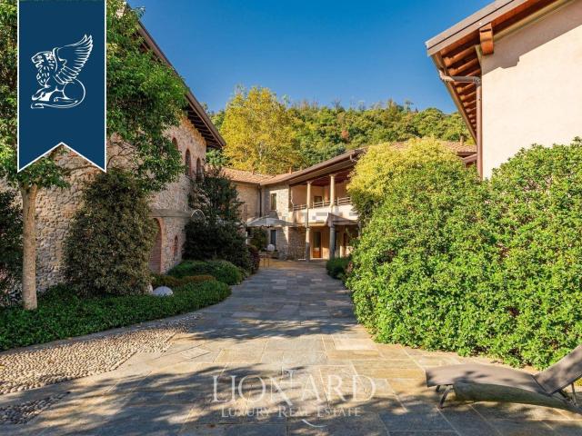 Case e ville in vendita di 3500 m²