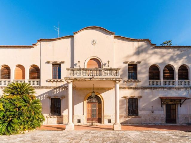 Case e ville in vendita di 3500 m² in Via Nazionale, 9