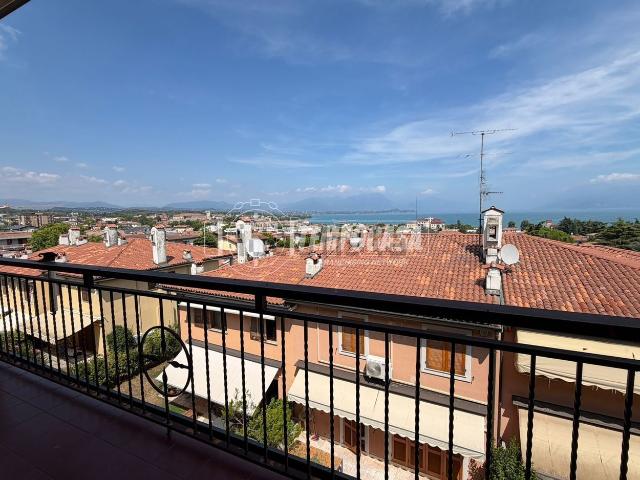 Case e ville in vendita di 350 m² in Via Villa del Sole
