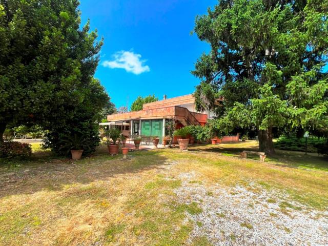 Case e ville in vendita di 350 m²