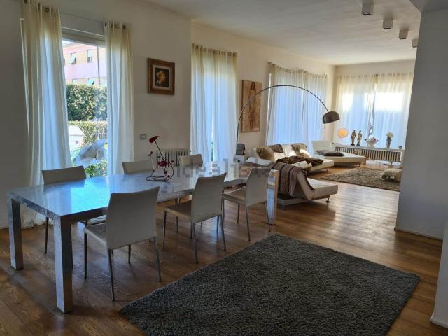 Case e ville in vendita di 350 m²