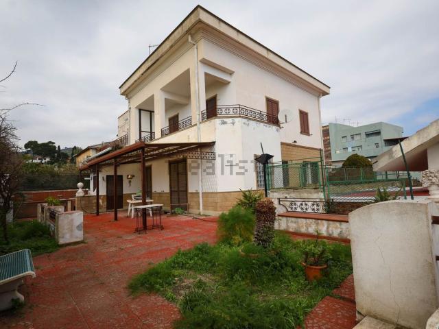 Case e ville in vendita di 350 m²