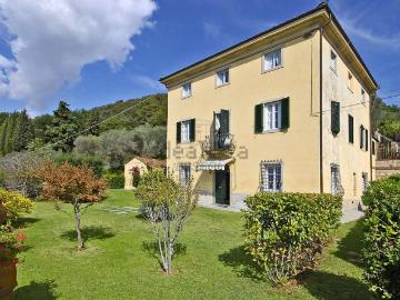 Case e ville in vendita di 350 m²