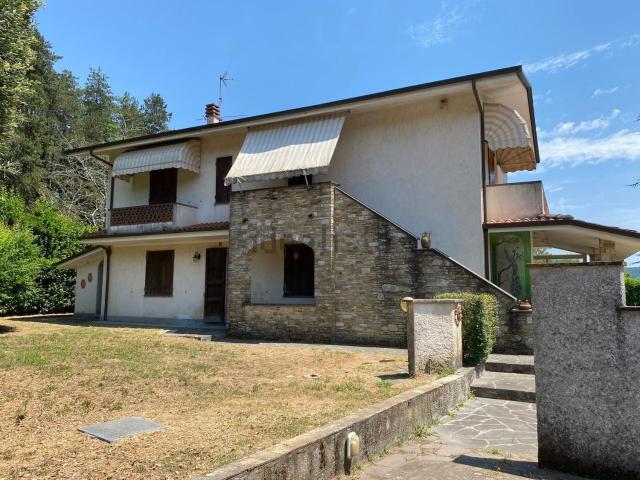 Case e ville in vendita di 350 m² in Via di Frascalino