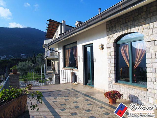 Case e ville in vendita di 350 m²