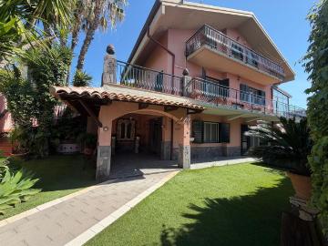 Case e ville in vendita di 350 m²