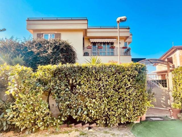 Case e ville in vendita di 350 m² in Traversa IX Via Trivio