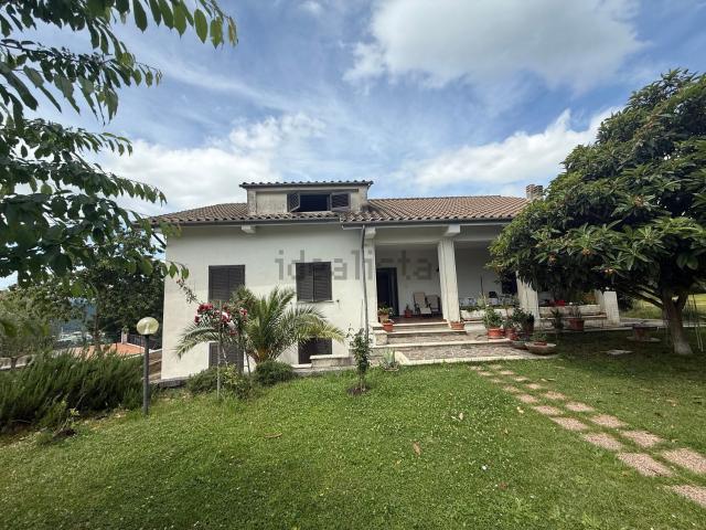 Case e ville in vendita di 350 m² in Via Colle San Silvestro, 25