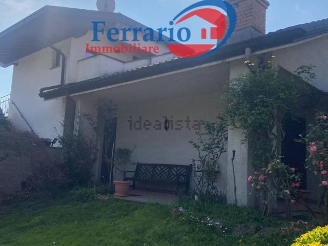 Case e ville in vendita di 350 m² in Via Calabria, 38