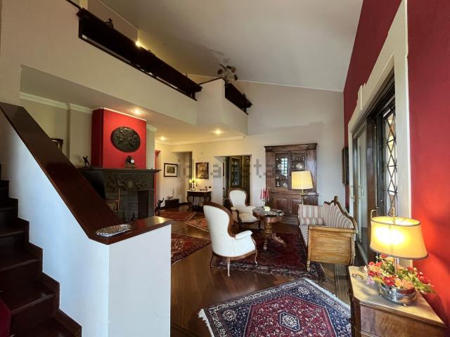 Case e ville in vendita di 350 m² in Via Capodichina