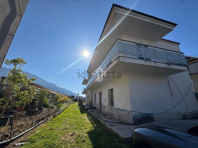 Case e ville in vendita di 350 m² in Via Casa dei Miri
