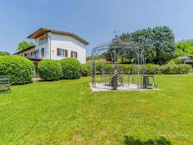 Case e ville in vendita di 350 m² in Via Casavecchia