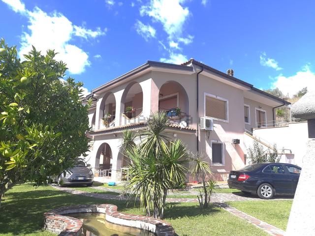 Case e ville in vendita di 350 m² in Via Casino Lebano, 7