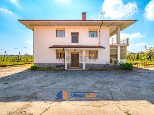 Case e ville in vendita di 350 m² in Via Castelletto, 34