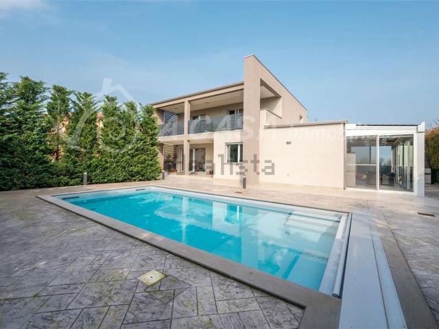 Case e ville in vendita di 350 m² in Via Centurio Gabbi, 6