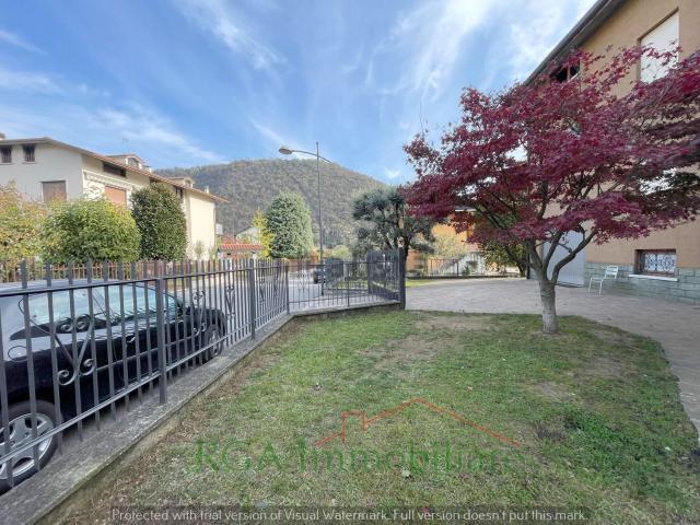 Case e ville in vendita di 350 m² in Via Aldo Moro, 14