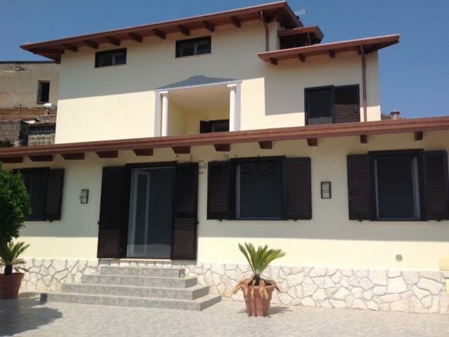 Case e ville in vendita di 350 m² in Via Armando Diaz, 36