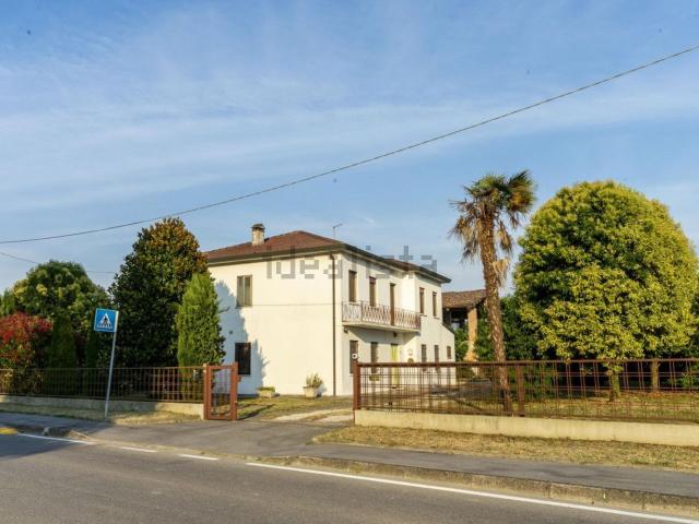 Case e ville in vendita di 350 m² in Via Armando Pillon, 41