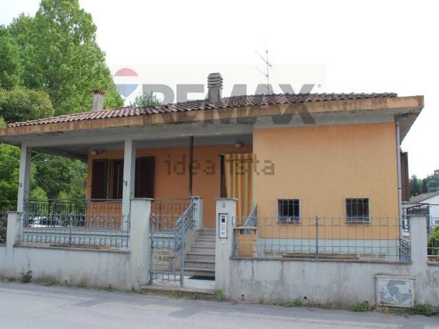 Case e ville in vendita di 350 m² in Via Botticelli, 3
