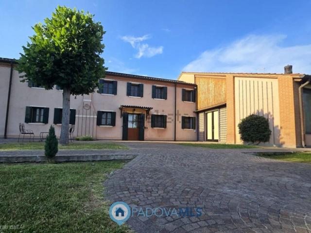 Case e ville in vendita di 350 m² in Via Bovolare