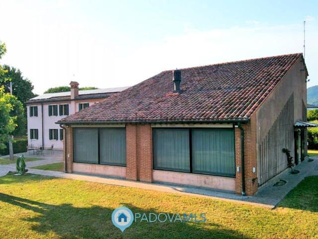 Case e ville in vendita di 350 m² in Via Bovolare