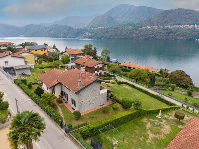 Case e ville in vendita di 350 m² in Via Borca