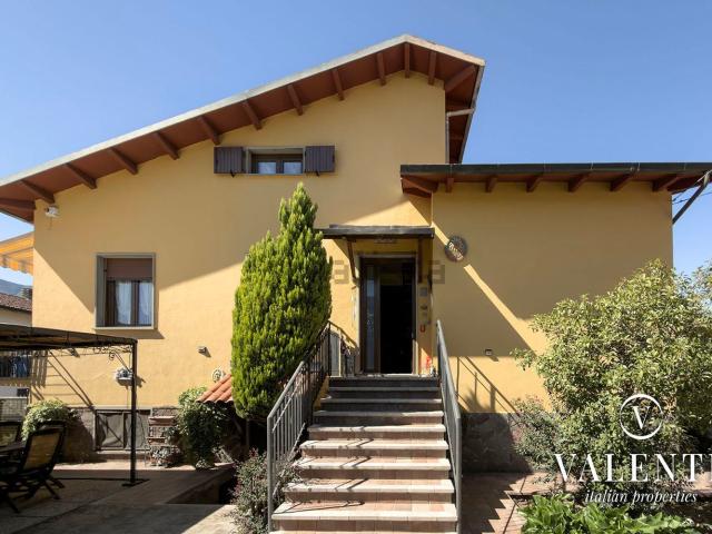 Case e ville in vendita di 350 m² in Via Beato Ercolano, 11