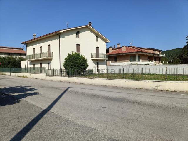 Case e ville in vendita di 350 m² in Via Benedetto Croce, 43