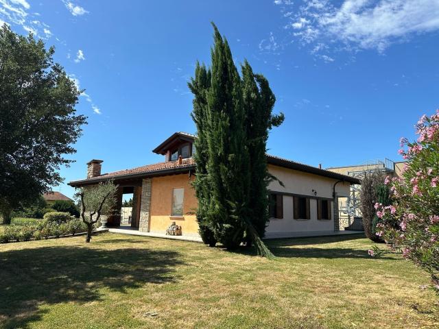 Case e ville in vendita di 350 m² in Via Bergamo, 15