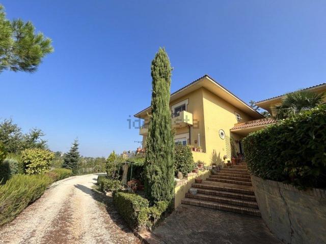 Case e ville in vendita di 350 m² in Via Brecceto