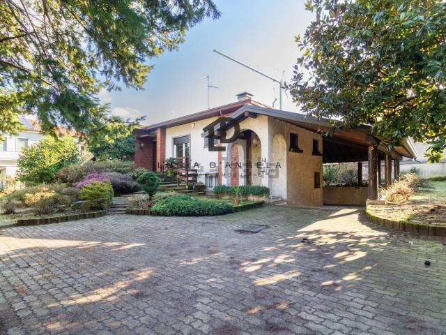 Case e ville in vendita di 350 m² in Via G. Giusti, 19