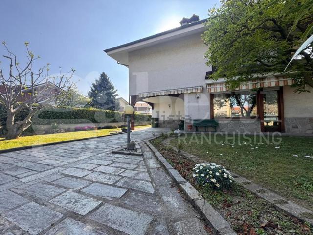 Case e ville in vendita di 350 m² in Via G. Servino