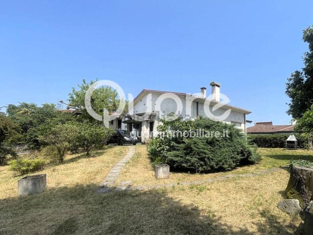 Case e ville in vendita di 350 m² in Via Garibaldi