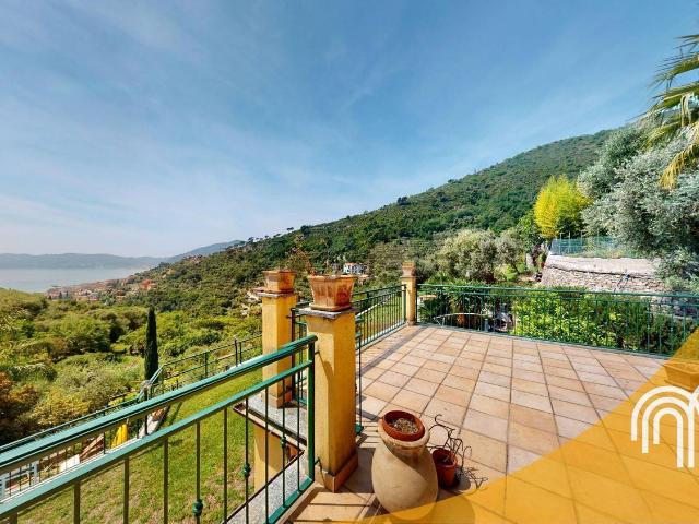 Case e ville in vendita di 350 m² in Via Gerolamo Gastaldi