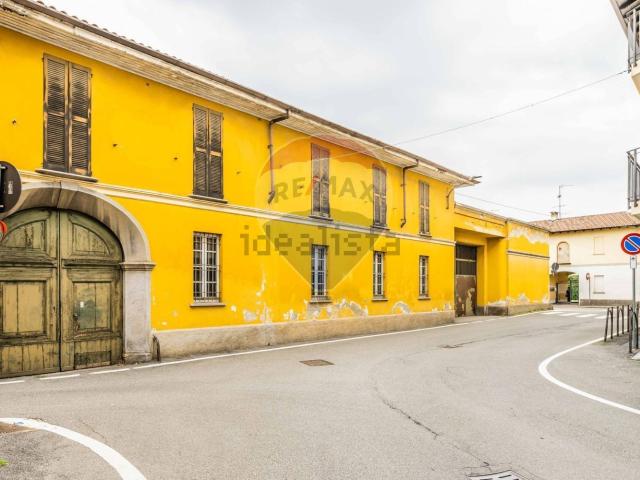 Case e ville in vendita di 1080 m² in Via Giuseppe Garibaldi, 28