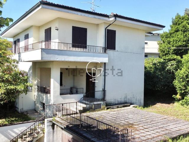 Case e ville in vendita di 350 m² in Via Giuseppe Garibaldi, 21