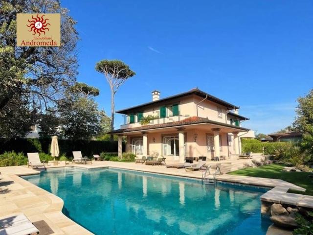 Case e ville in vendita di 350 m² in Via Giuseppe Mazzini