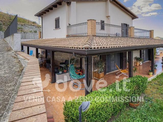 Case e ville in vendita di 350 m² in Via Giuseppe Rito, 23