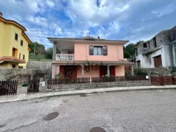 Case e ville in vendita di 350 m² in Via Giacomo Matteotti