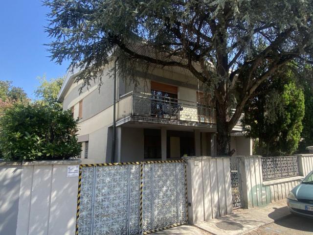Case e ville in vendita di 350 m² in Via Giacomo Puccini, 9